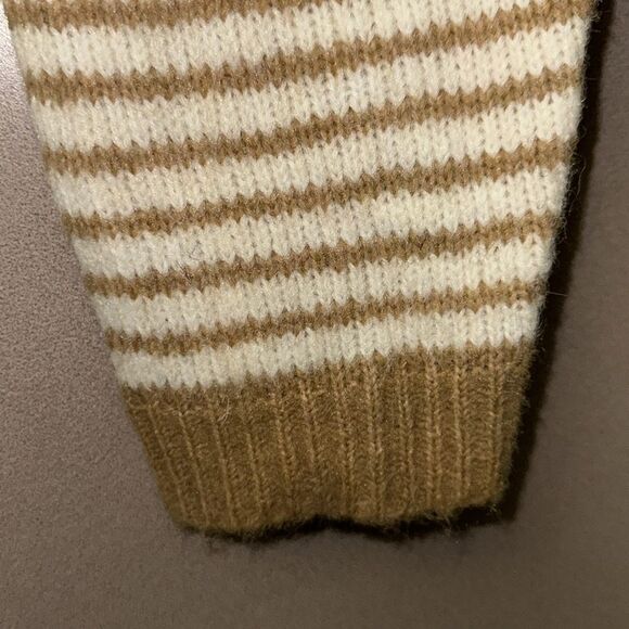 AE M & XL Festive Feels White Tan Stripe Super Soft Crew Sweater - Picture 11 of 16